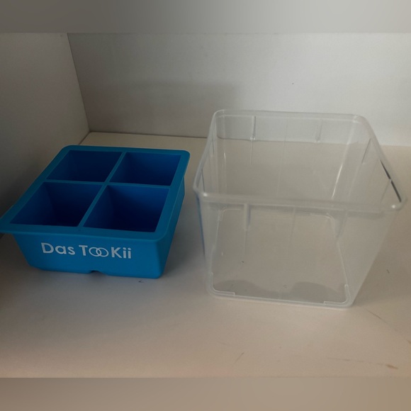 [NWT] Clear Ice Cube Maker - Picture 4 of 9